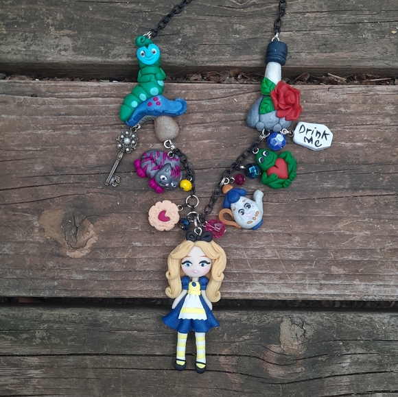 Jewelry - Alice in Wonderland Necklace 🦋🐛⚘🍥🎀